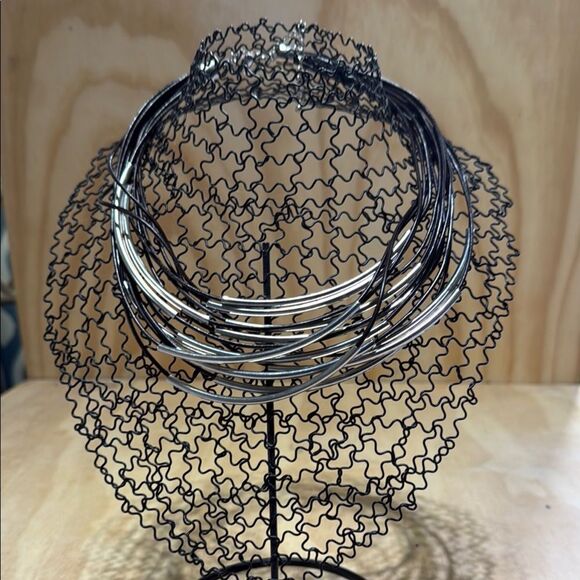 Elegant Silver and Black Wire Funkie Modernistic Necklace - Picture 1 of 6